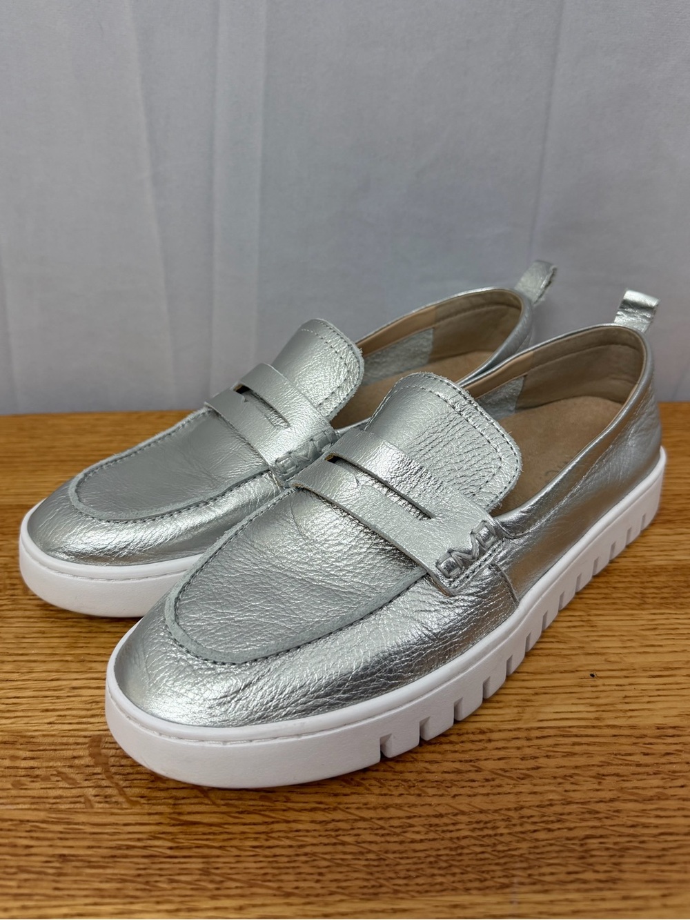 Vionic Uptown Silver Loafer Shoes Womens Size 10